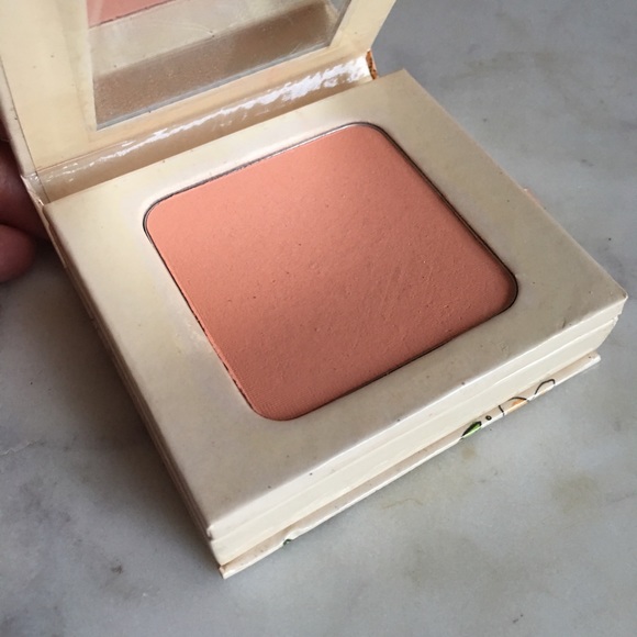 Blush - Picture 3 of 4